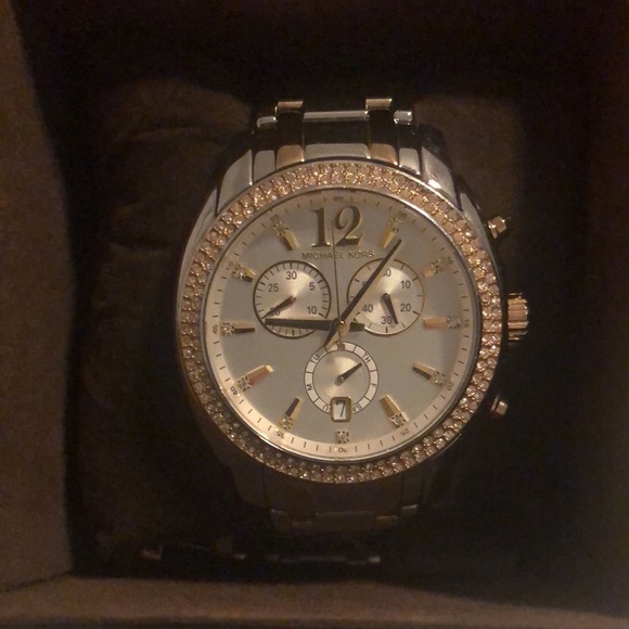 NEW***Michael Kors watch *** Not from outlet! Open to offers! No lowball please - Picture 2 of 12